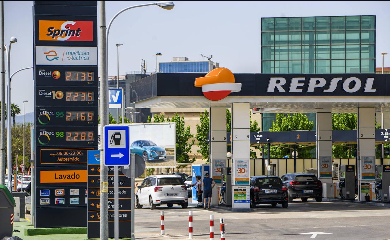 Estación de servicio de Murcia con los precios de junio.