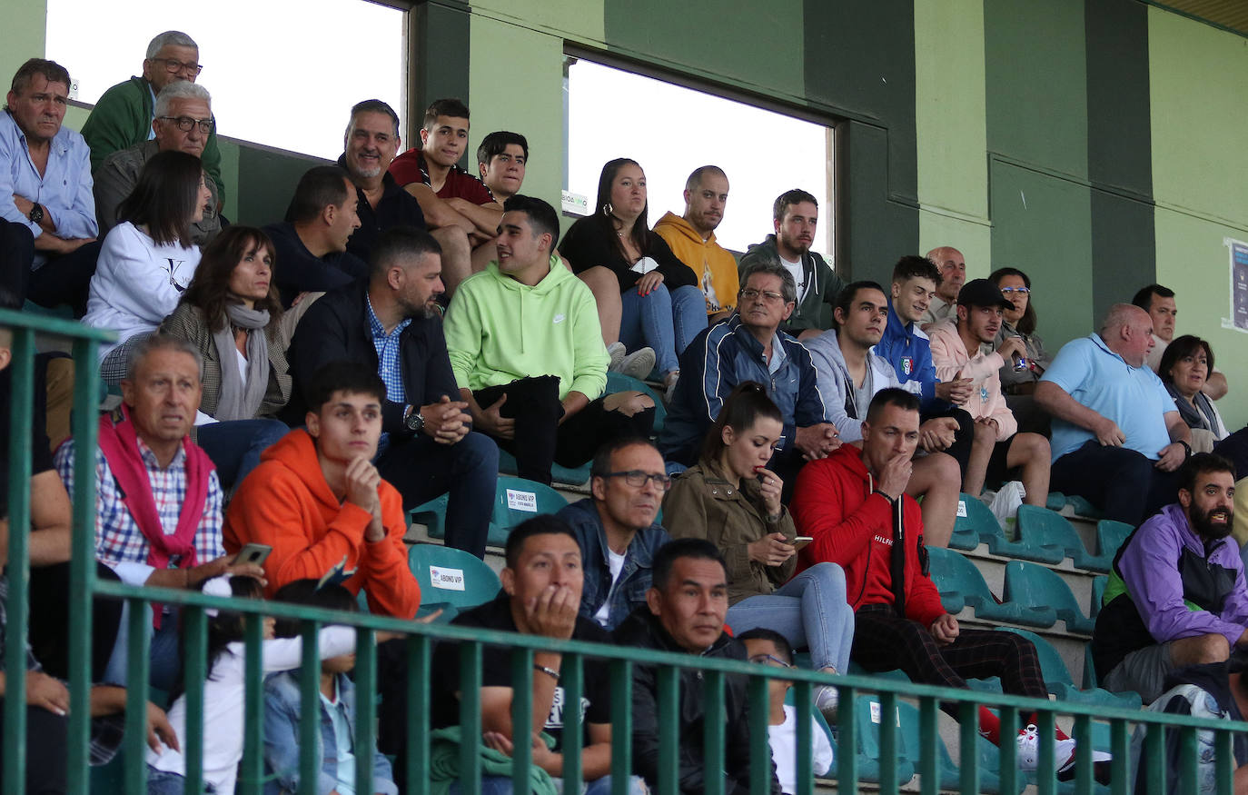 Los jugadores del Unami celebran uno de los goles marcados por Alcubilla este sábado.