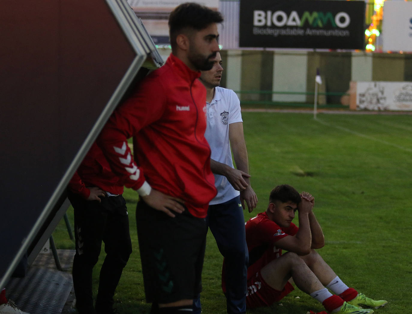 Los jugadores del Unami celebran uno de los goles marcados por Alcubilla este sábado.