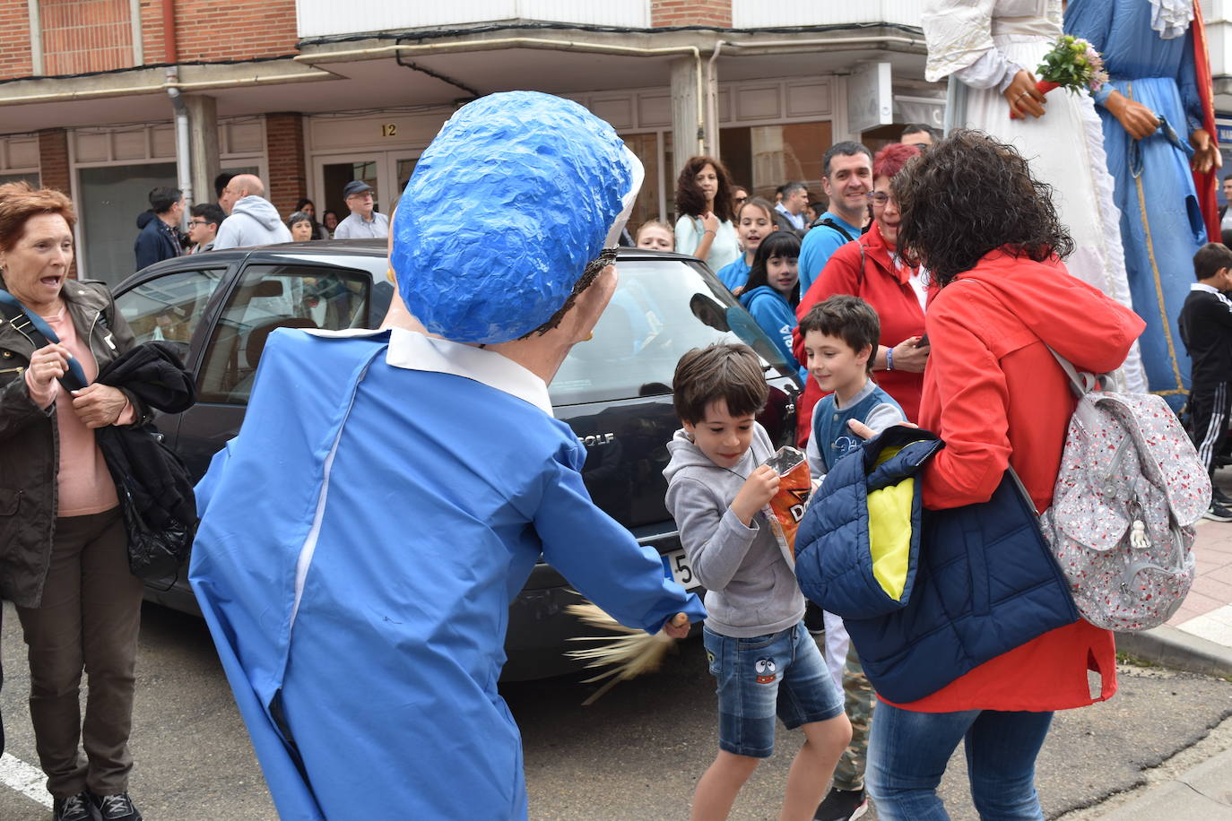 La localidad amplía su colección de cabezudos con una nueva imagen