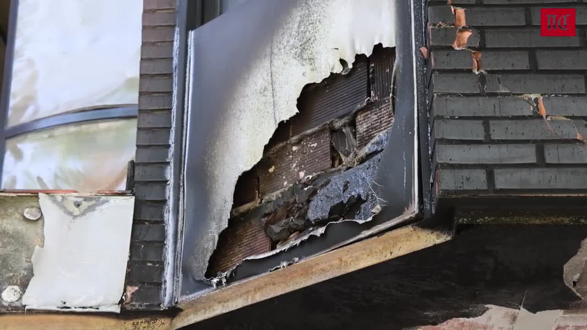Los bomberos desalojan un edificio en Valladolid por el incendio de las sillas de una terraza