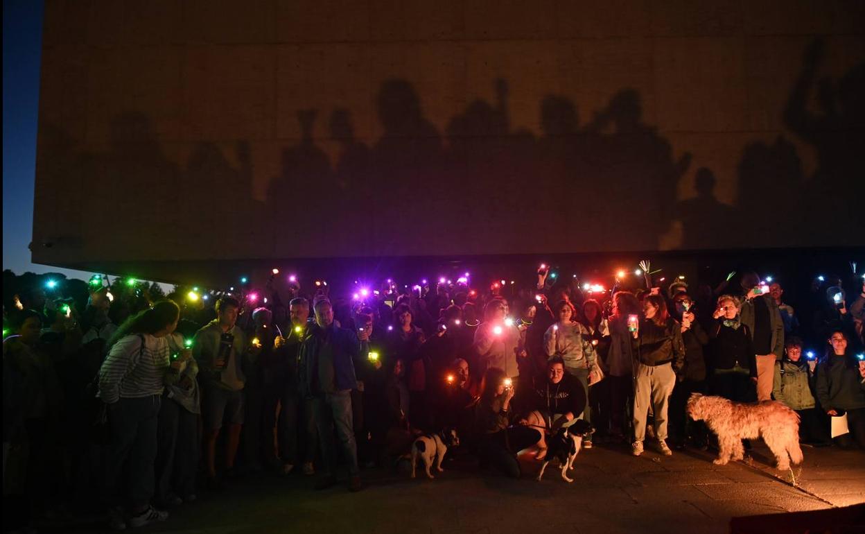 Protesta con linternas en las Cortes.