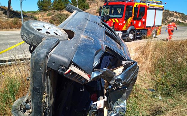 El vehículo accidentado en Pesquera de Duero. 