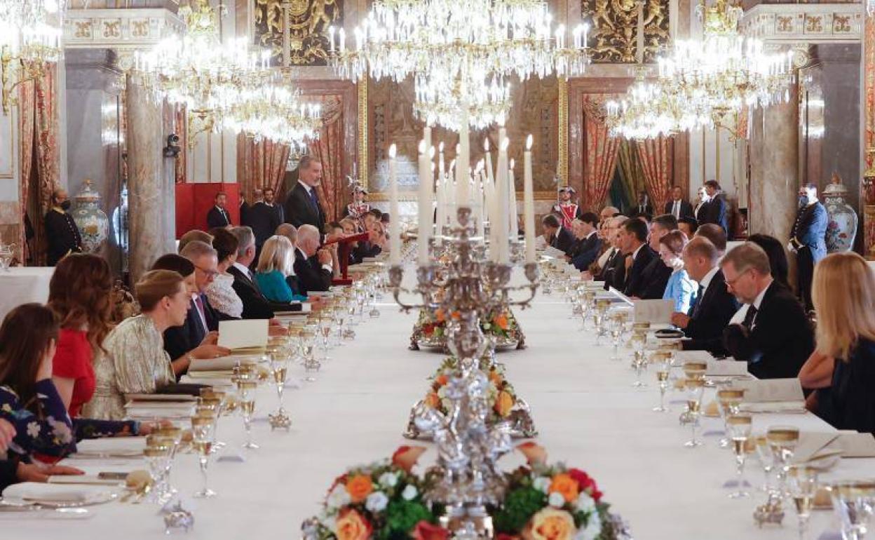 Los Reyes reciben en el Palacio Real a los Jefes de Estado y de Gobierno. 