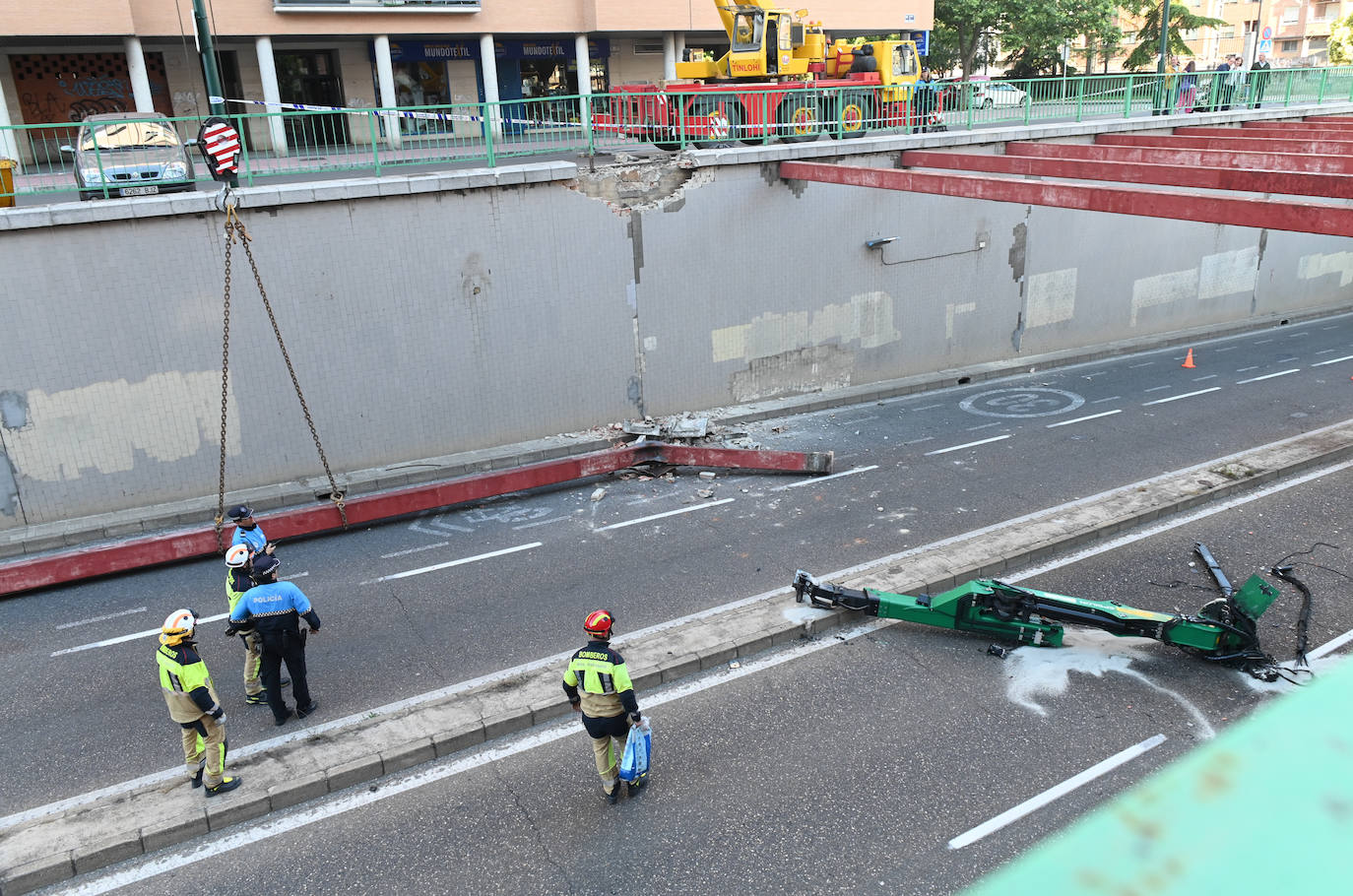 Fotos: Cerrado al tráfico el túnel de la Circular por riesgo de caída de las vigas hasta evaluar los daños