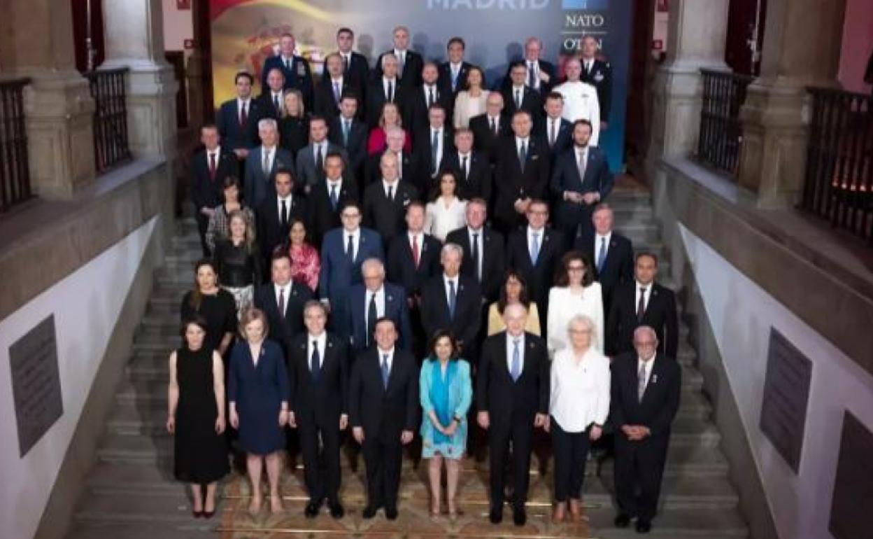 Posado de los ministros en el Palacio de Santa Cruz. 