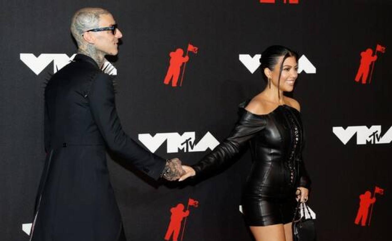 Travis Barker, marido de Kourtney Kardashian, hospitalizado de urgencia