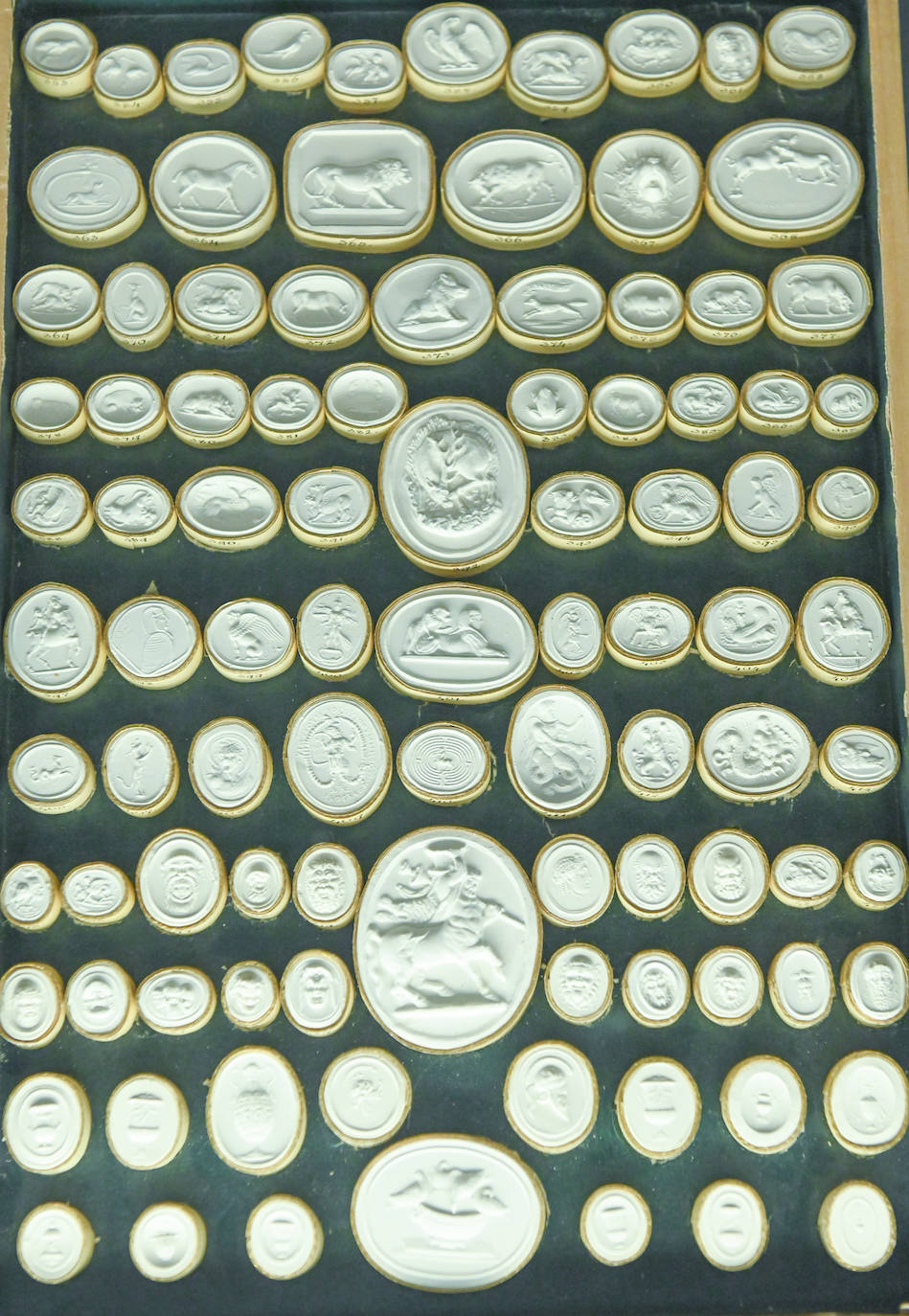 Fotos: El Museo Nacional de Escultura acoge su primera exposición LGTBI+