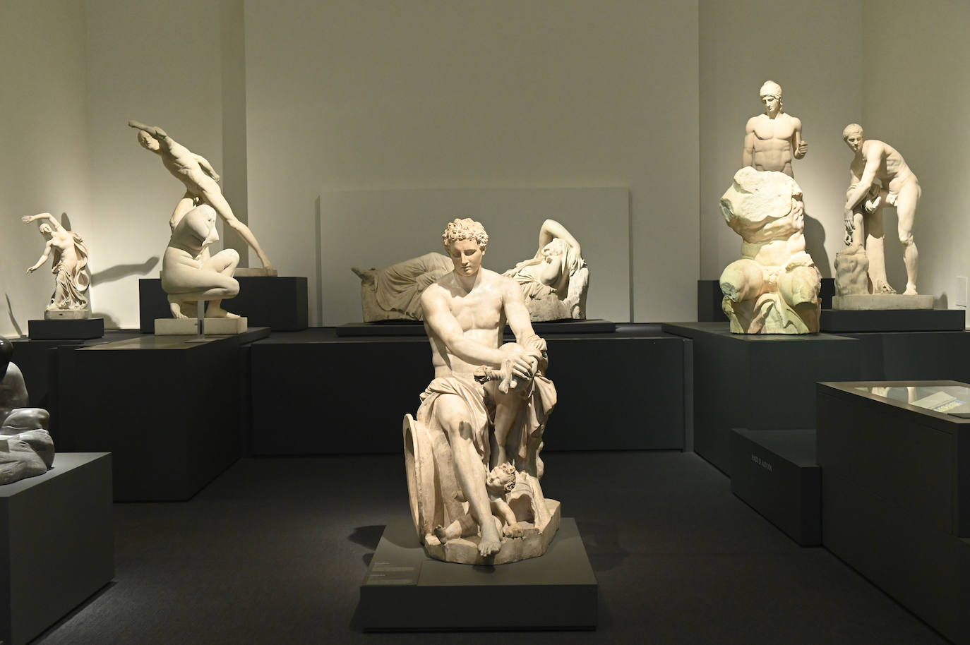 Fotos: El Museo Nacional de Escultura acoge su primera exposición LGTBI+