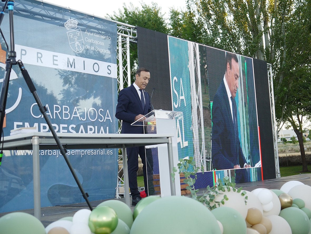Foto de familia de los premiados. 