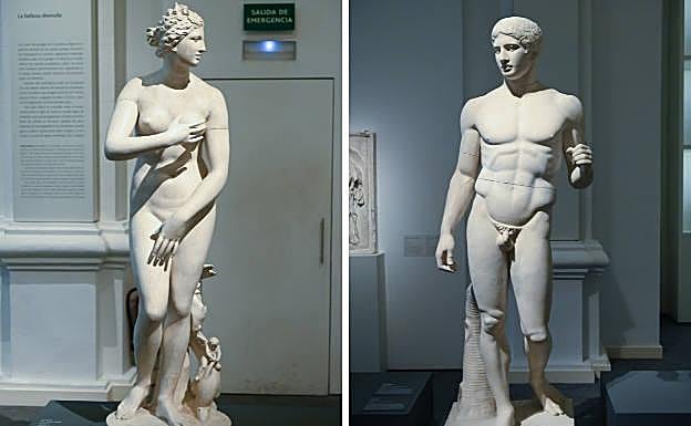 Reproducciones de Venus Médicis y Discóbolo, en la Casa del Sol. 