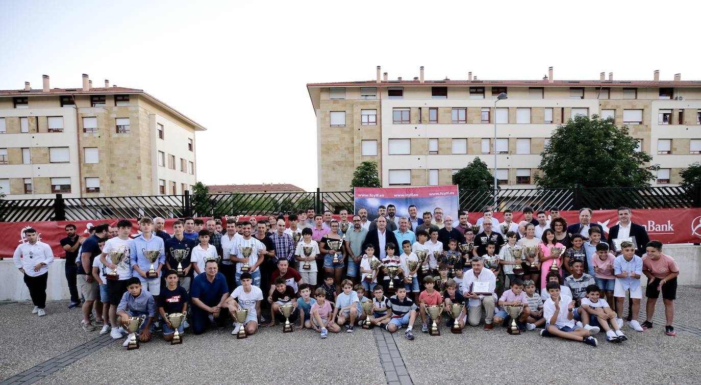 Fotos: Gala de entrega de los premios de la Delegación Provincial de Fútbol (5/5)