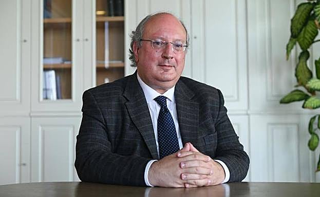 Enrique Cabero, en su despacho del CES.