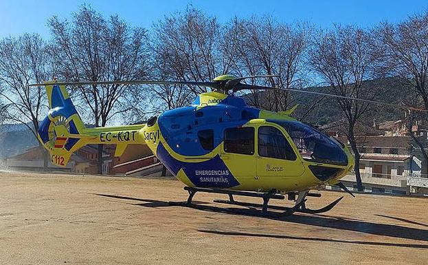 Herido grave un motorista de unos 30 años al estrellarse contra rocas en El Tiemblo