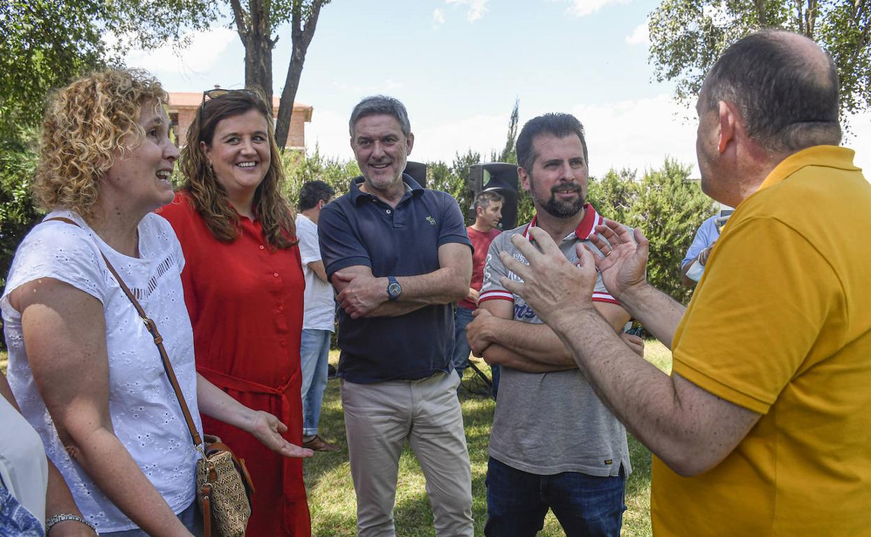 Luis Tudanca este domingo, en Navalmanzano, en la Fiesta de la Rosa del PSOE segoviano.