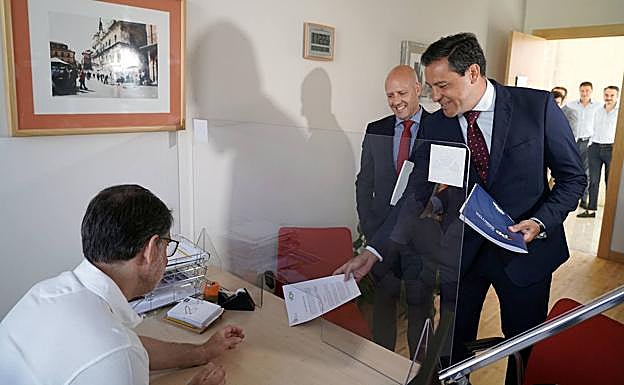 PP y Vox cambian la ley de elección de senadores para evitar bloqueos tras la polémica de Javier Maroto