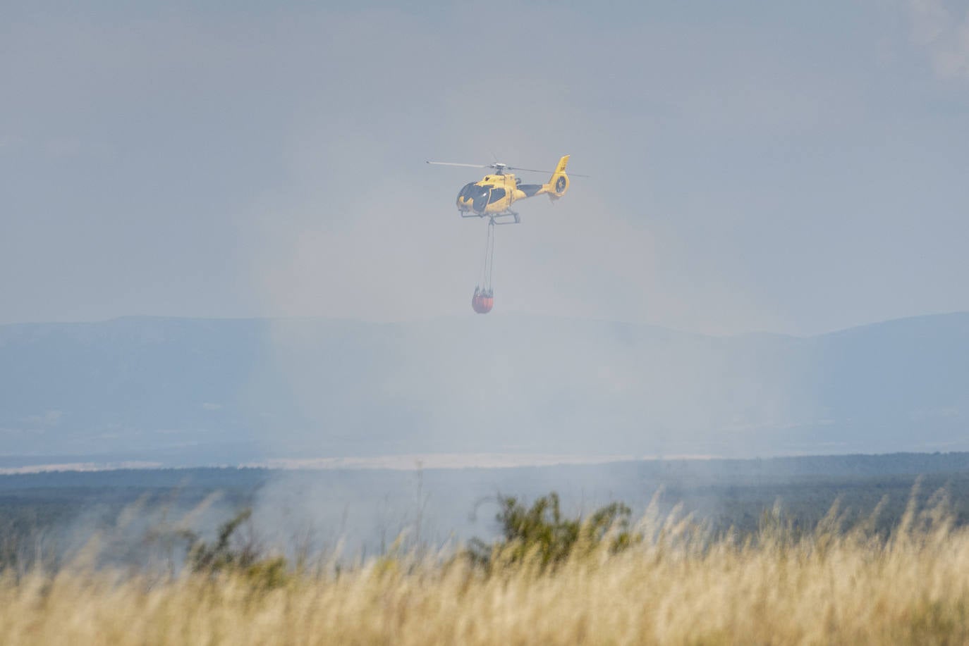 Labores de extinción del incendio en Cuéllar