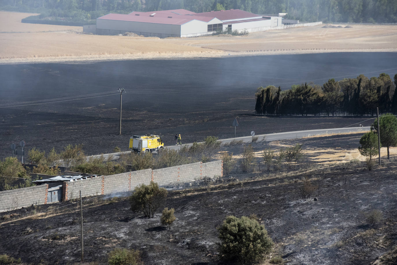 Labores de extinción del incendio en Cuéllar