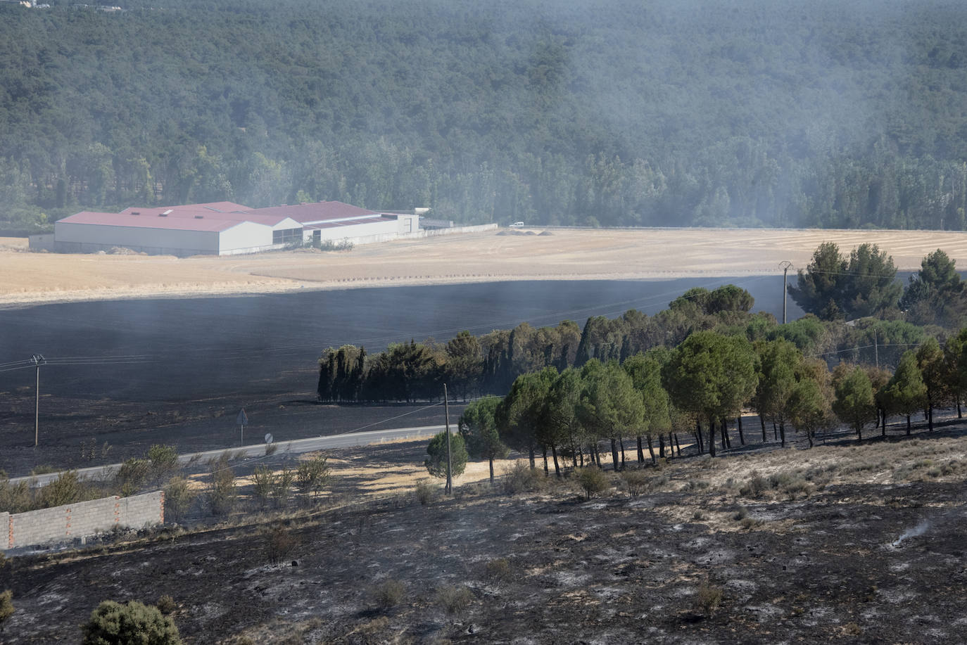 Labores de extinción del incendio en Cuéllar