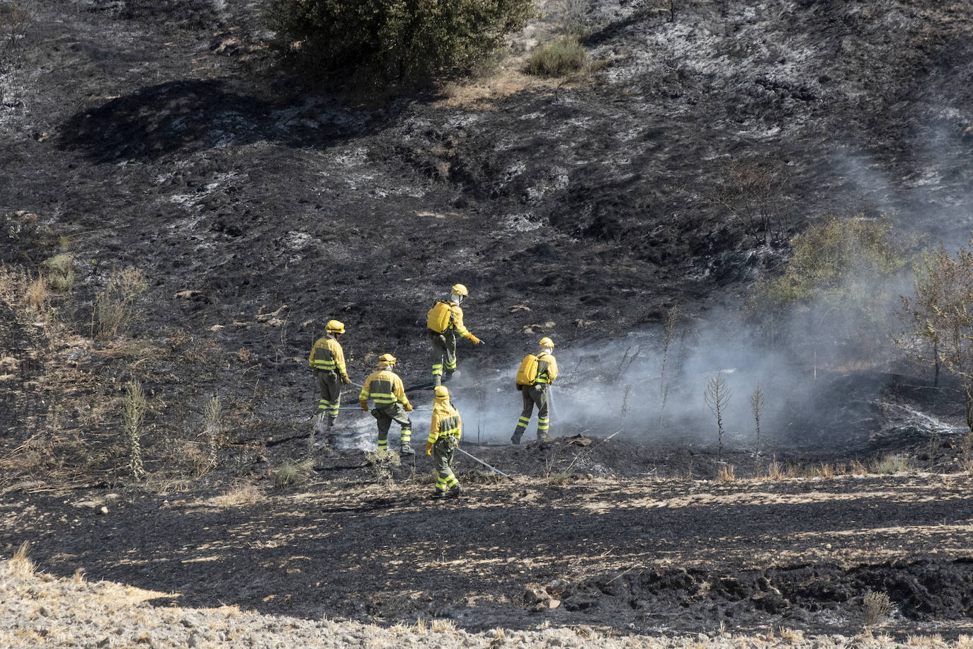 Labores de extinción del incendio en Cuéllar