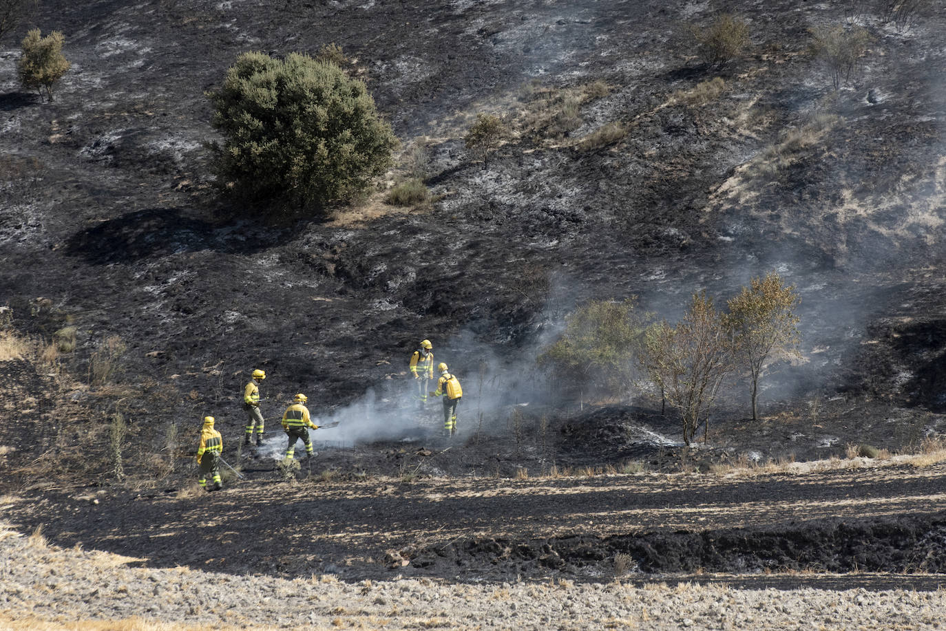 Labores de extinción del incendio en Cuéllar