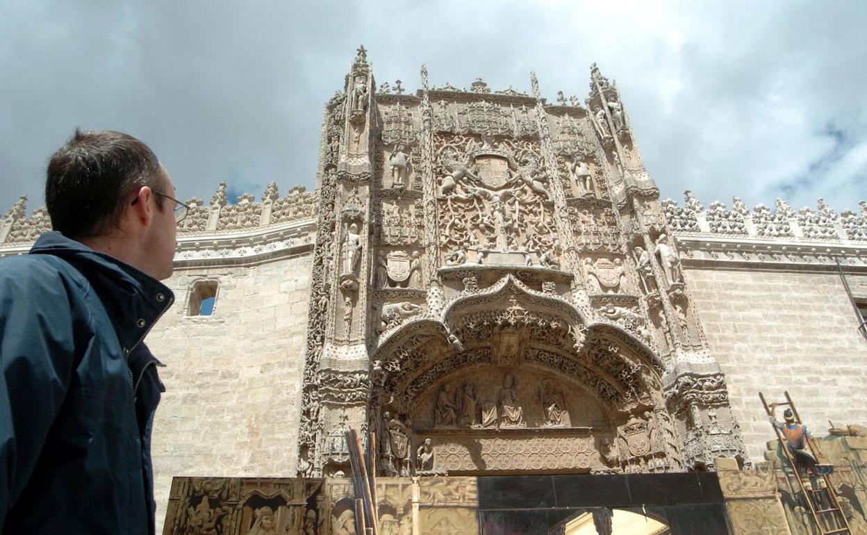 Fachade del Colegio de San Gregorio, sede del Museo de Escultura. 