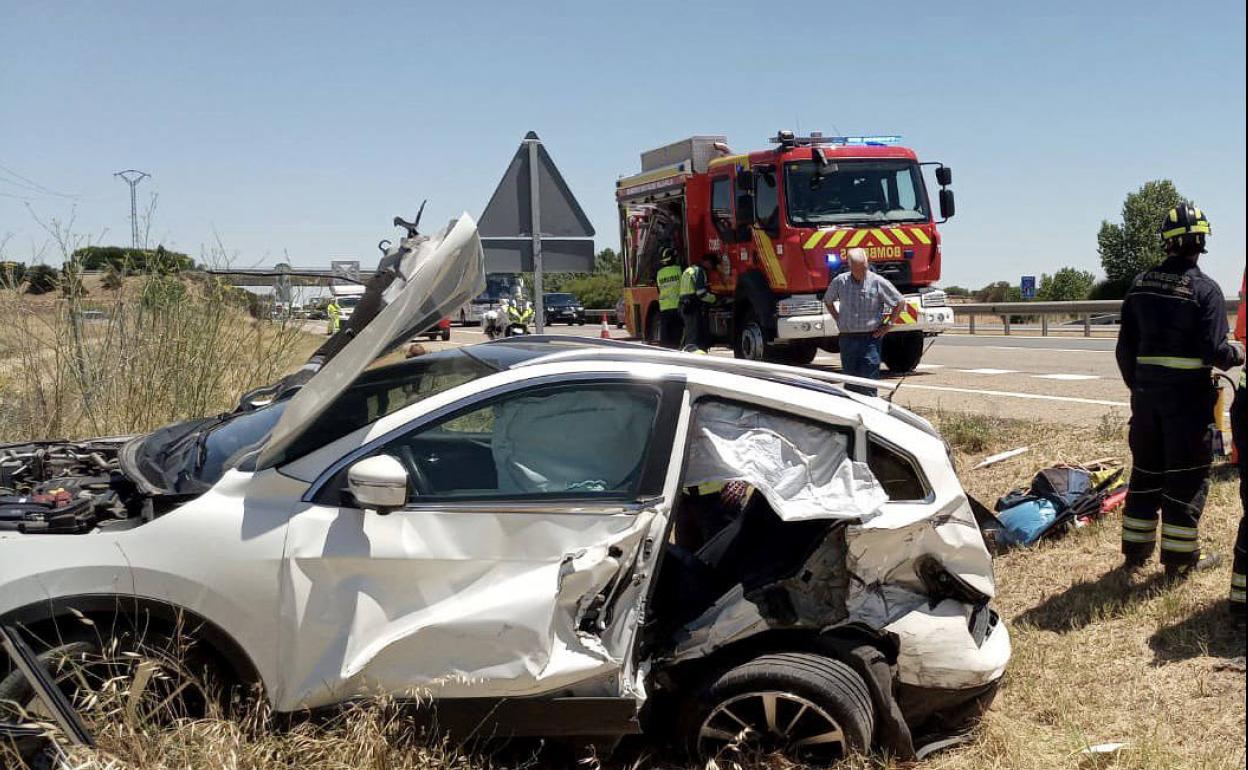 Estado en que quedó uno de los coches tras el accidente. 