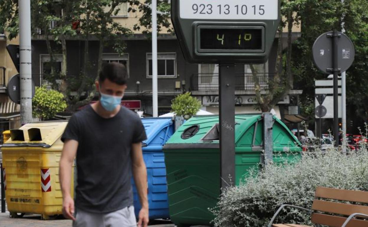 Un termómetro marca 41 grados en Salamanca.