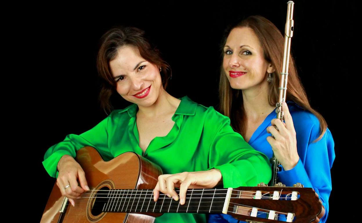 La guitarrista María Elena Peña de Prada y la flautista Katrina Penman 