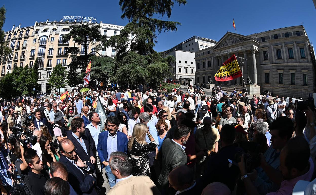 Manifestación frente al Congreso por el 25 aniversario del secuestro y asesinato de Miguel Ángel Blanco.