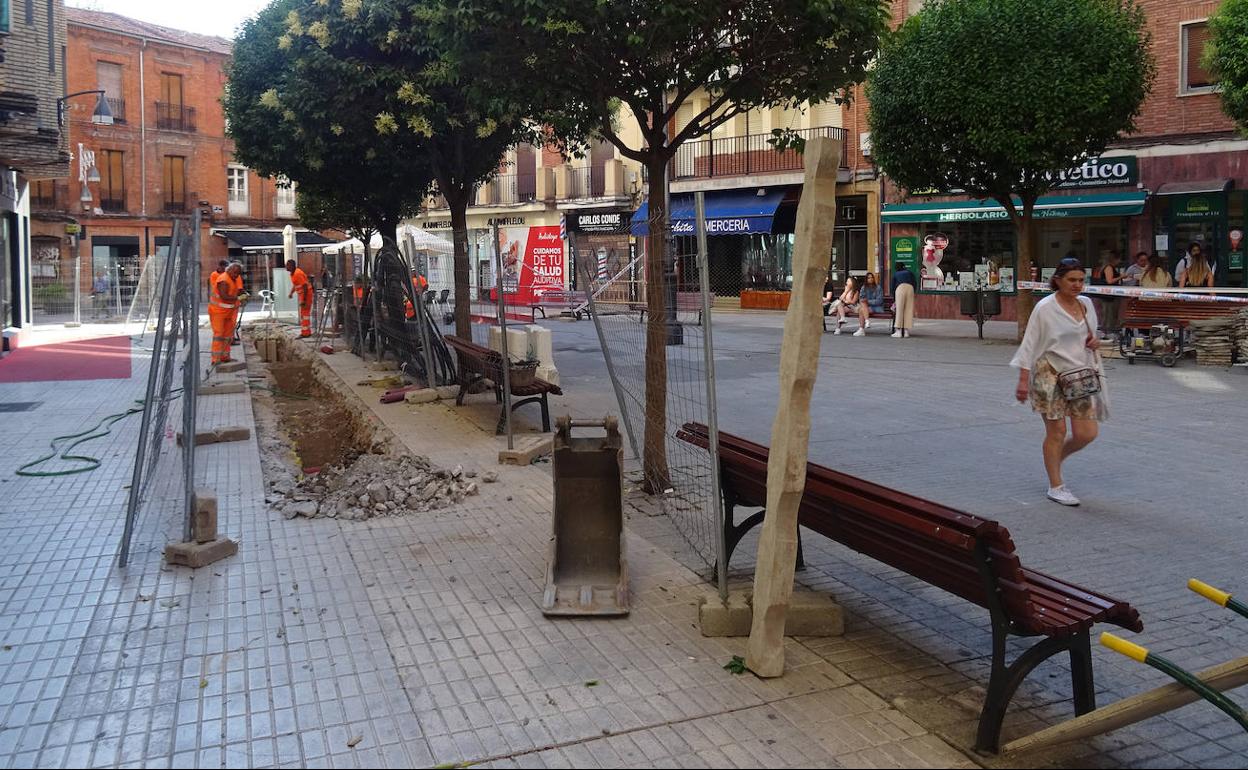 Trabajos de renovación de las tuberías de agua potable previos a la remodelación de la plaza de San Andrés. 