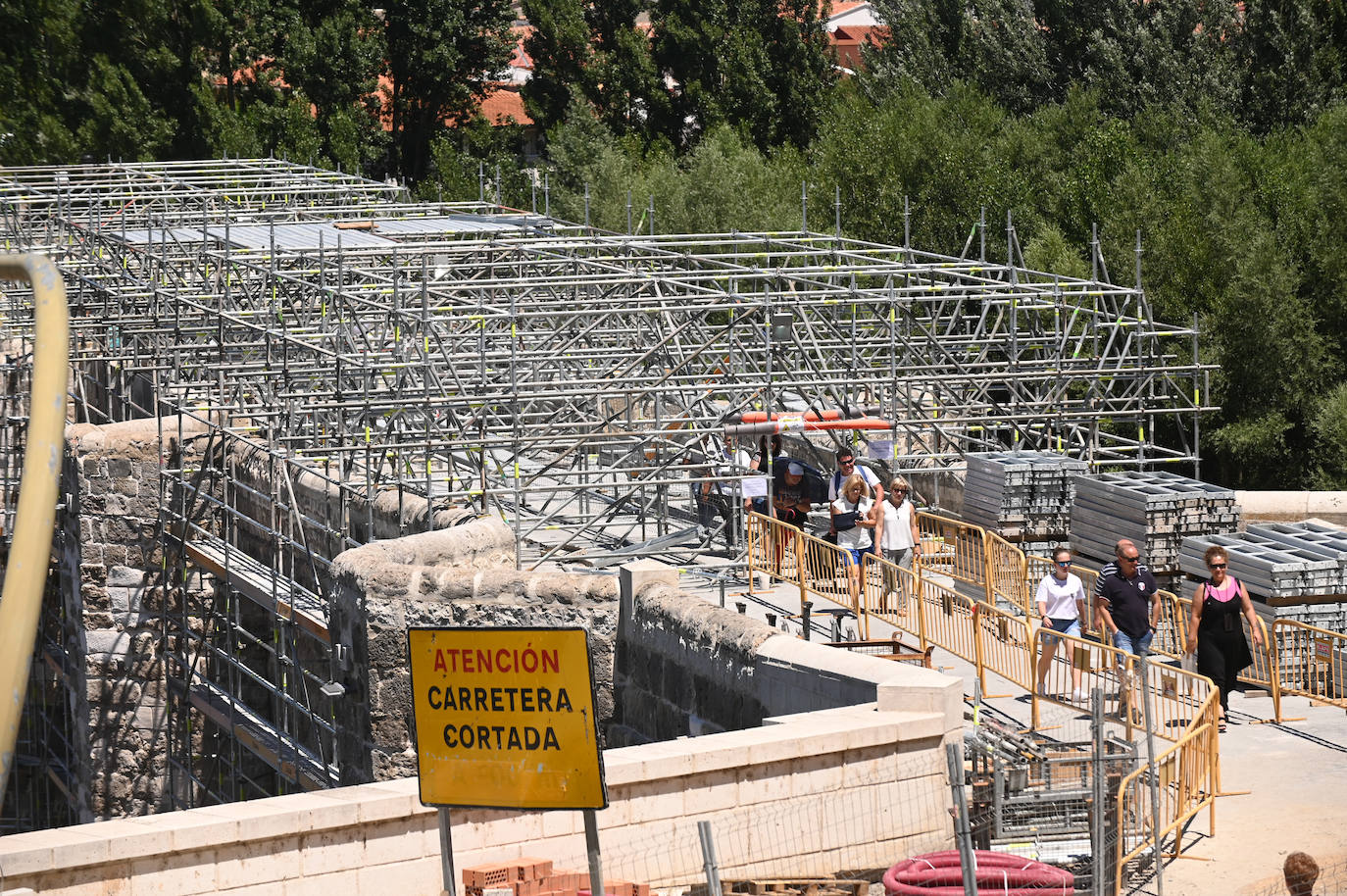 Fotos: Cabezón pide un nuevo viaducto y expresa su hartazgo por el retraso de las obras