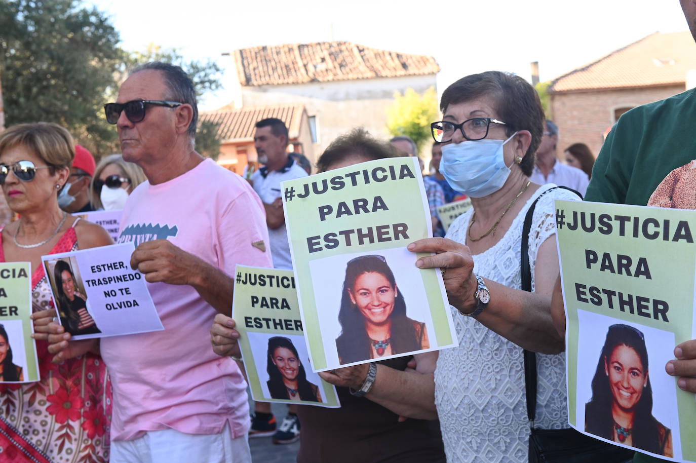 Fotos: Concentración en Traspinedo seis meses después de la muerte de Esther López