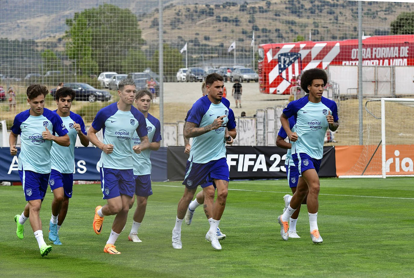 Jugadores del Atleti, durante el entrenamiento de este lunes en Los Ángeles de San Rafael.