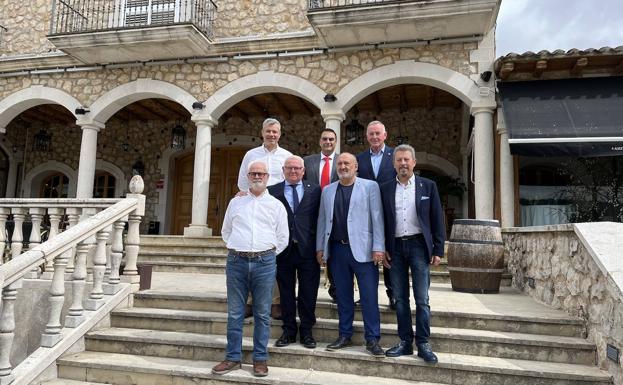 Junta directiva del Consejo General de Agentes Comerciales de España, con su presidente, Francisco Manuel Maestre (abajo, segundo por la izquierda). 