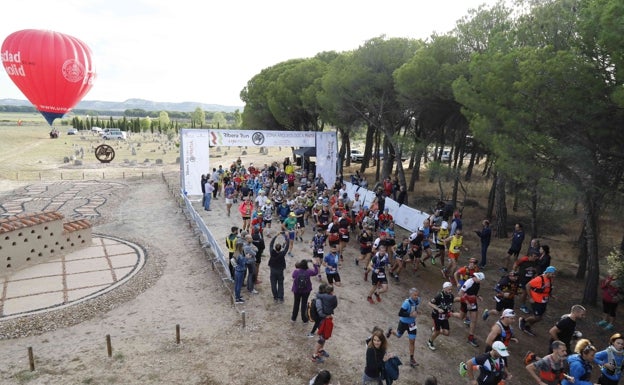  Ribera Run Experience 2019, salida de los corredores desde el yacimiento arqueológico de Pintia. 