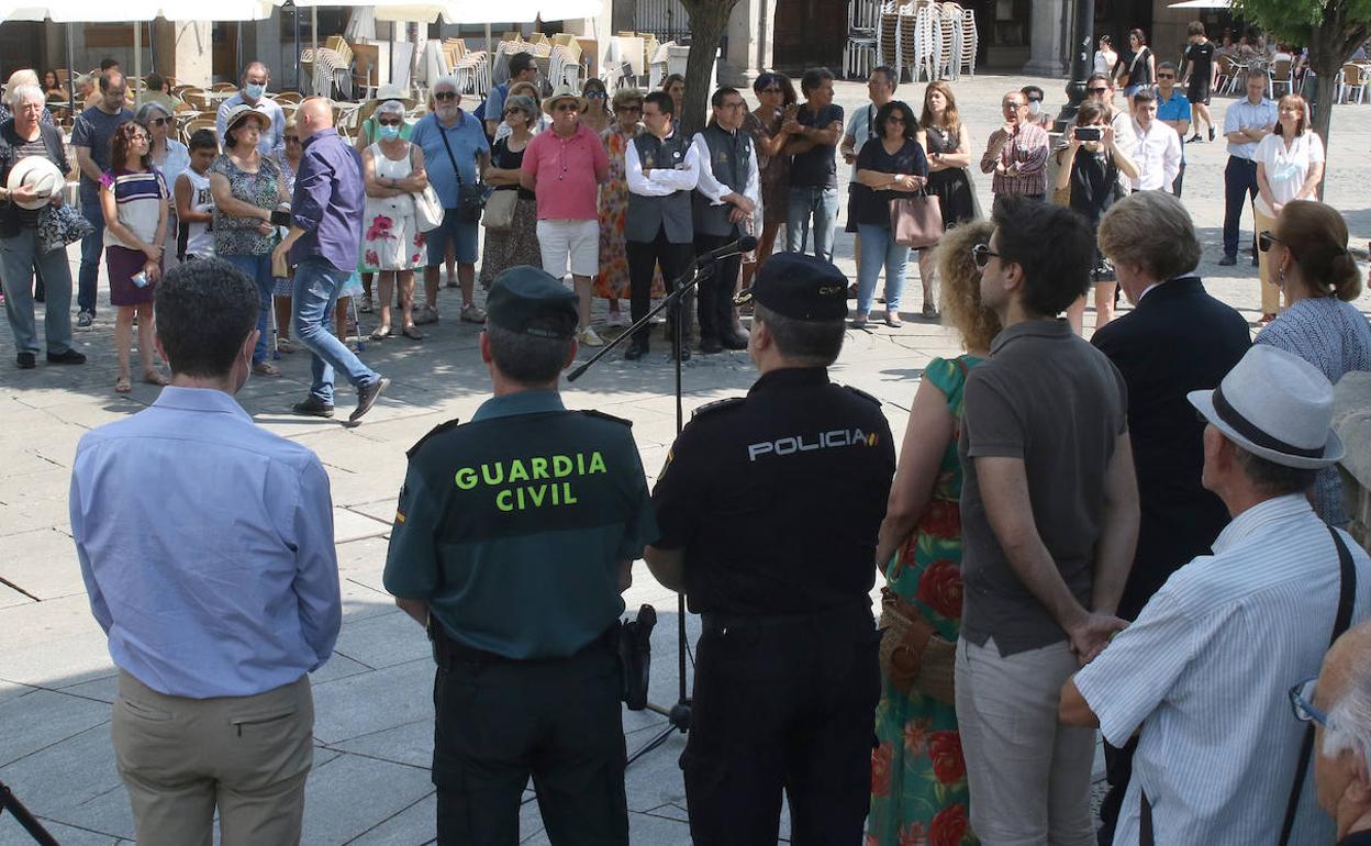 Un momento de la concentración que tuvo lugar en la Plaza Mayor de Segovia.