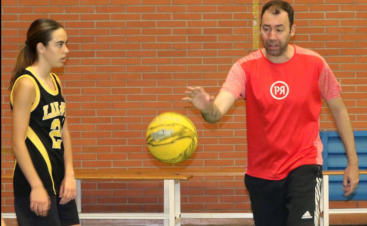 Pedro Rivero en pleno ejercicio práctico en el campus de Segovia.