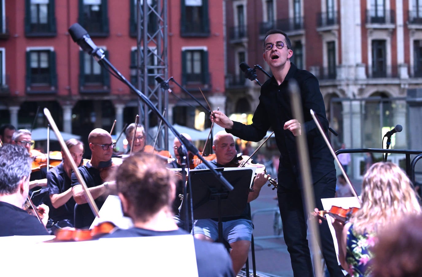 Concierto de la OSCyL, en la Plaza Mayor de Valladolid, este martes.
