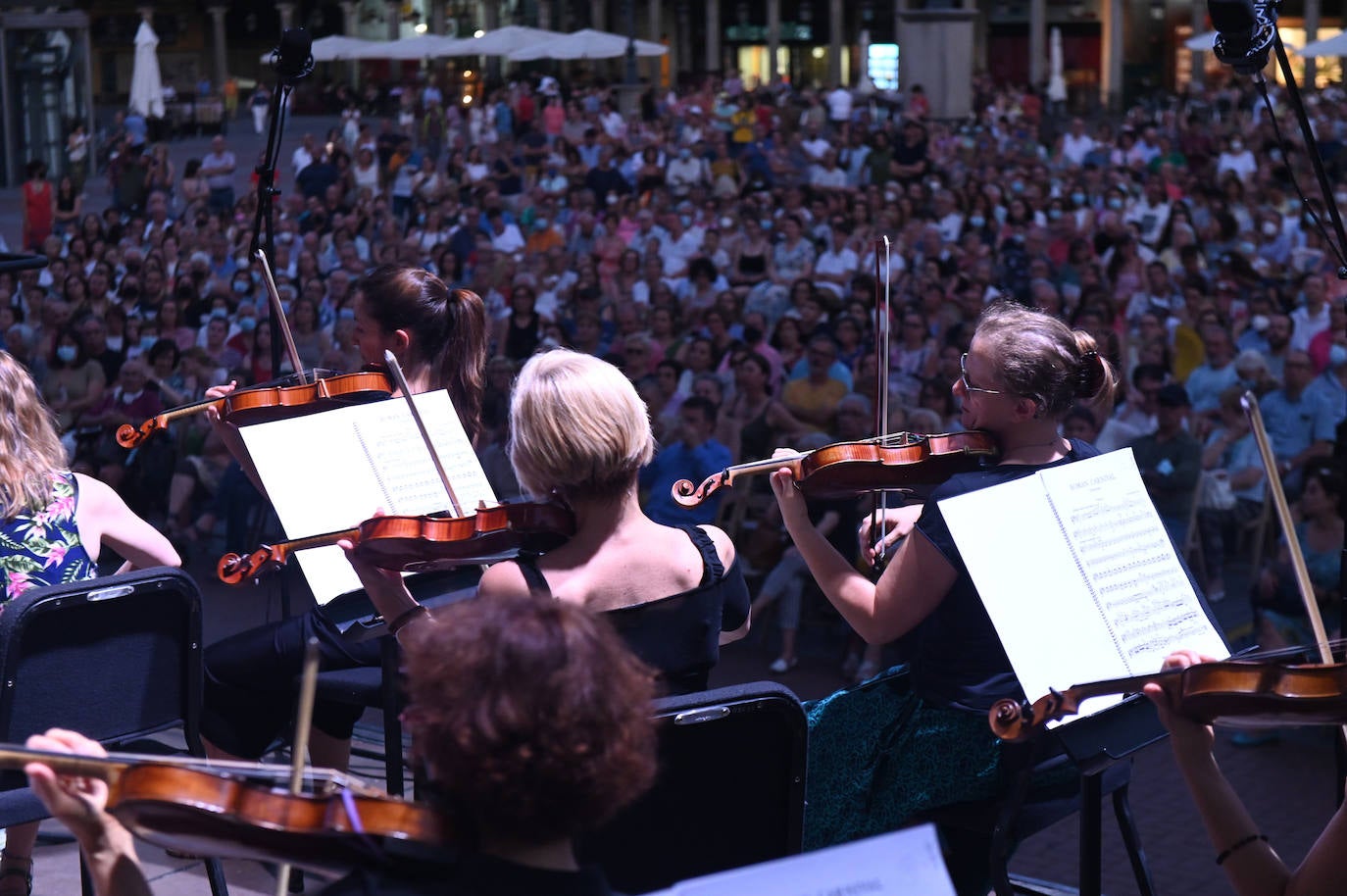 Concierto de la OSCyL, en la Plaza Mayor de Valladolid, este martes.