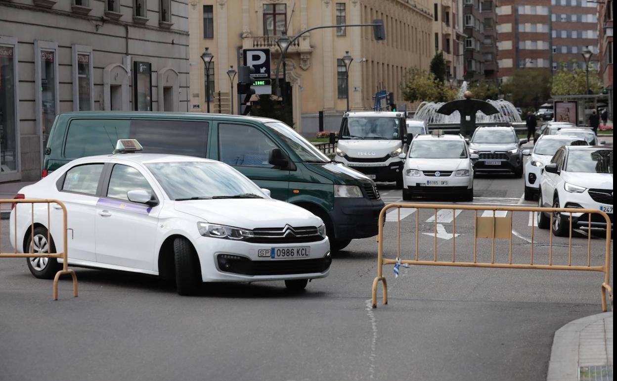 Coches en el centro de Valladolid.