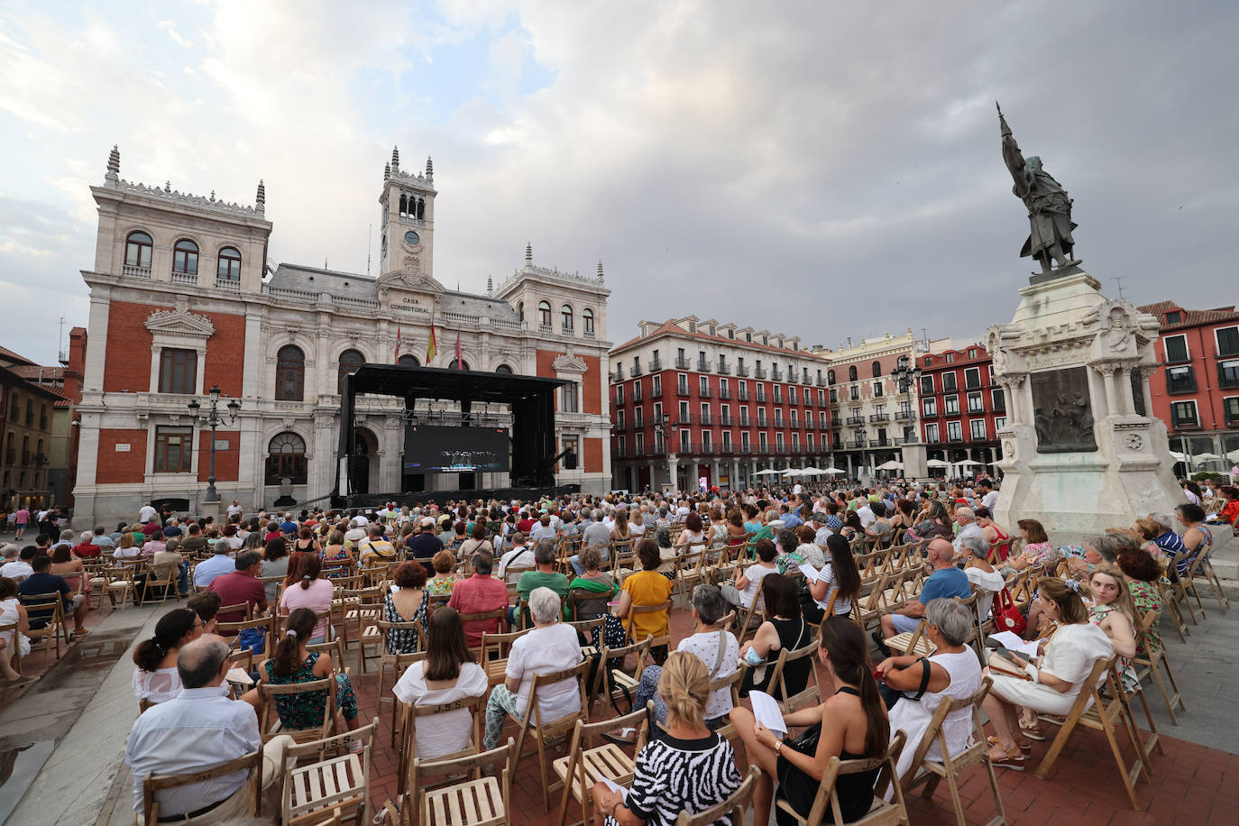 Proyección de 'Nabucco', en la Plaza mayor de Valladolid. 