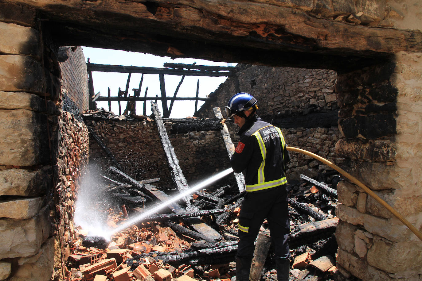 Fotos: Incendio en Torre Val de San Pedro (2/2)