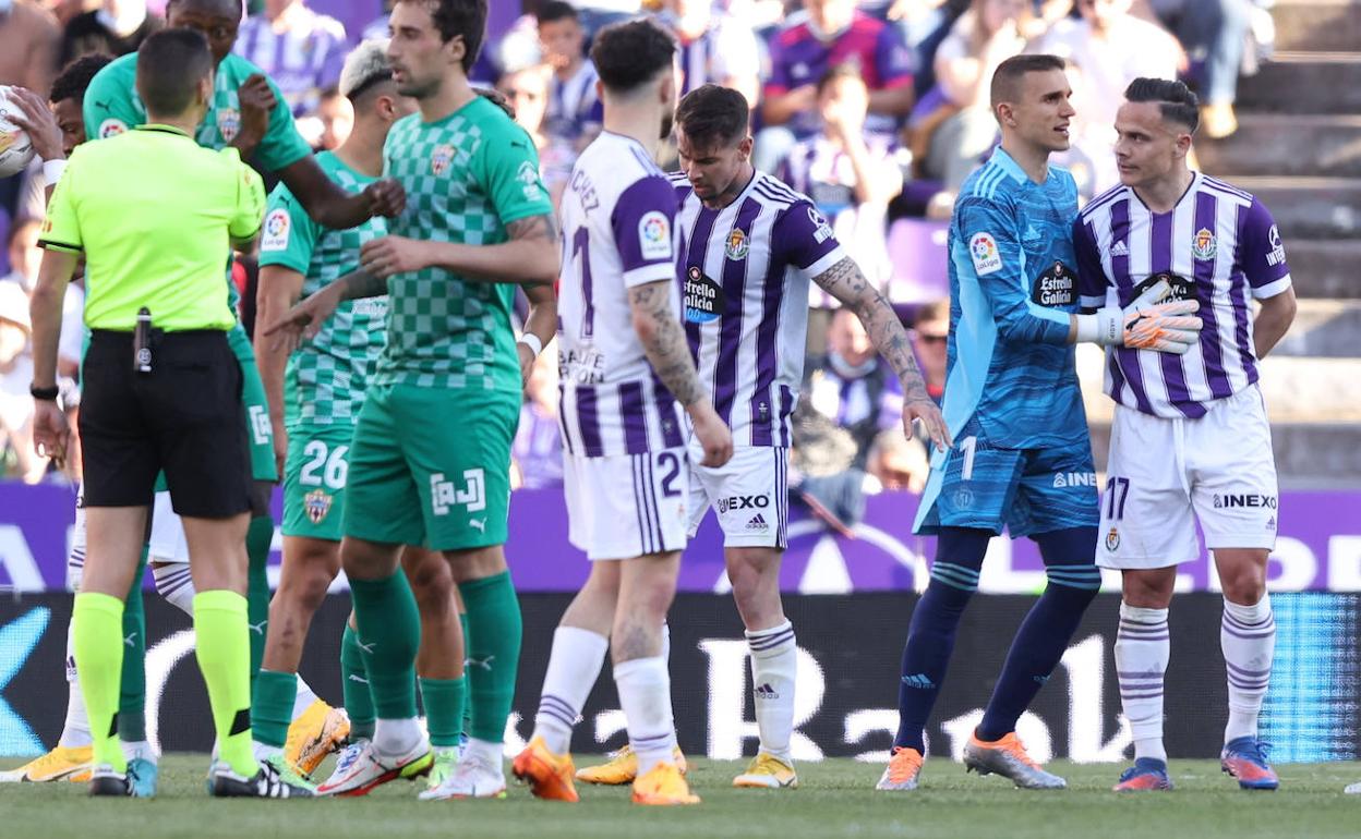 Una acción del último Valladolid-Almería en Zorrilla. 