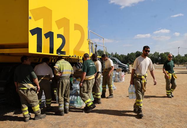 Fotos: Incendio de Losacio: Los ganaderos son obligados a trasladar su ganado