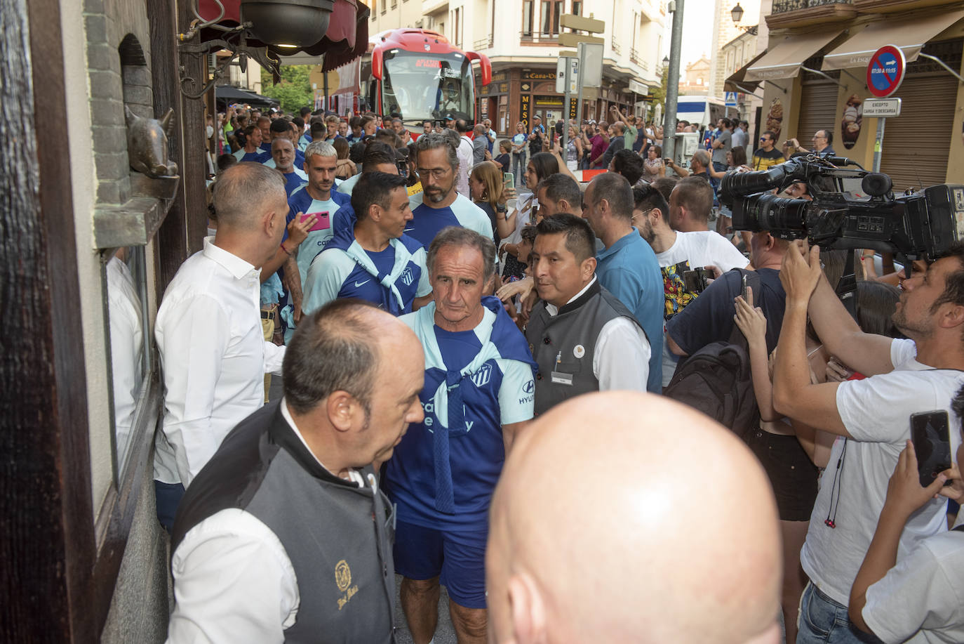 Llegada del Atlético de Madrid a Segovia.