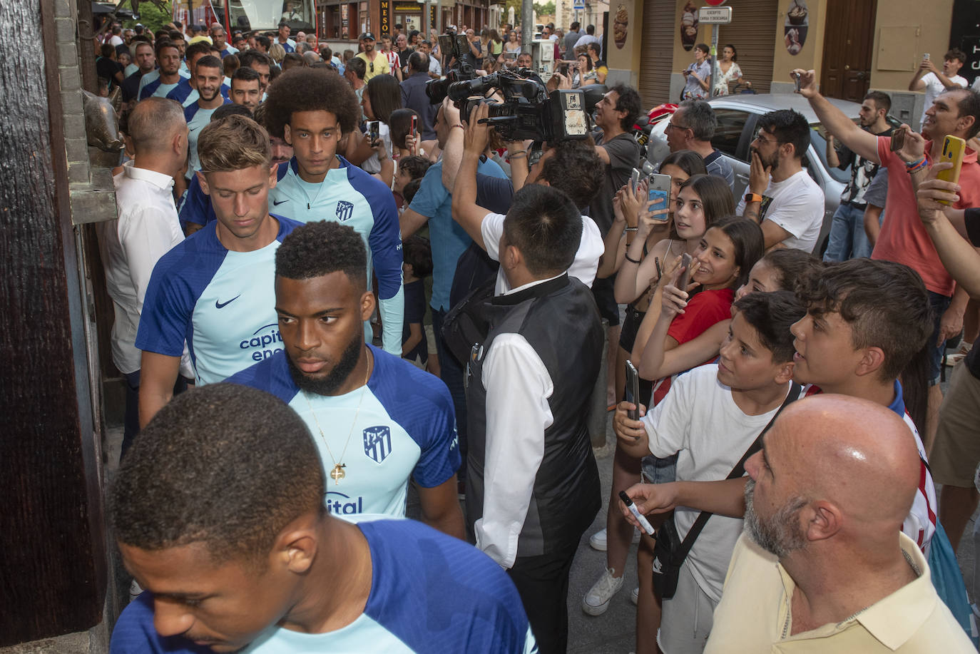 Llegada del Atlético de Madrid a Segovia.