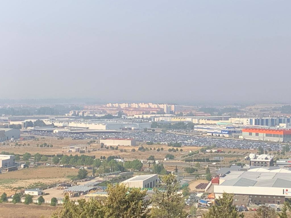 Fotos: El humo de los incendios de Zamora, Ávila y León llega hasta Valladolid capital