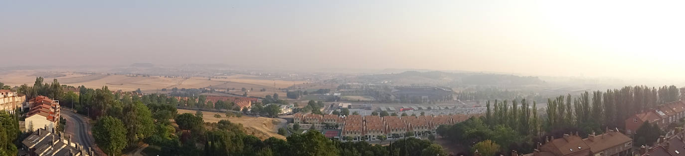 Fotos: El humo de los incendios de Zamora, Ávila y León llega hasta Valladolid capital