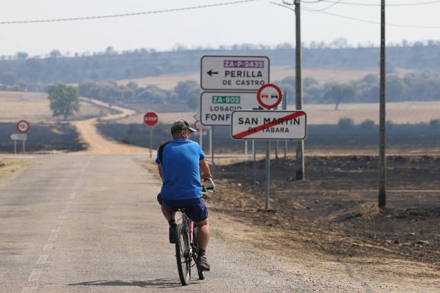 Fotos: Desolación e incredulidad de los vecinos de San Martín de Tábara al ver el paisaje